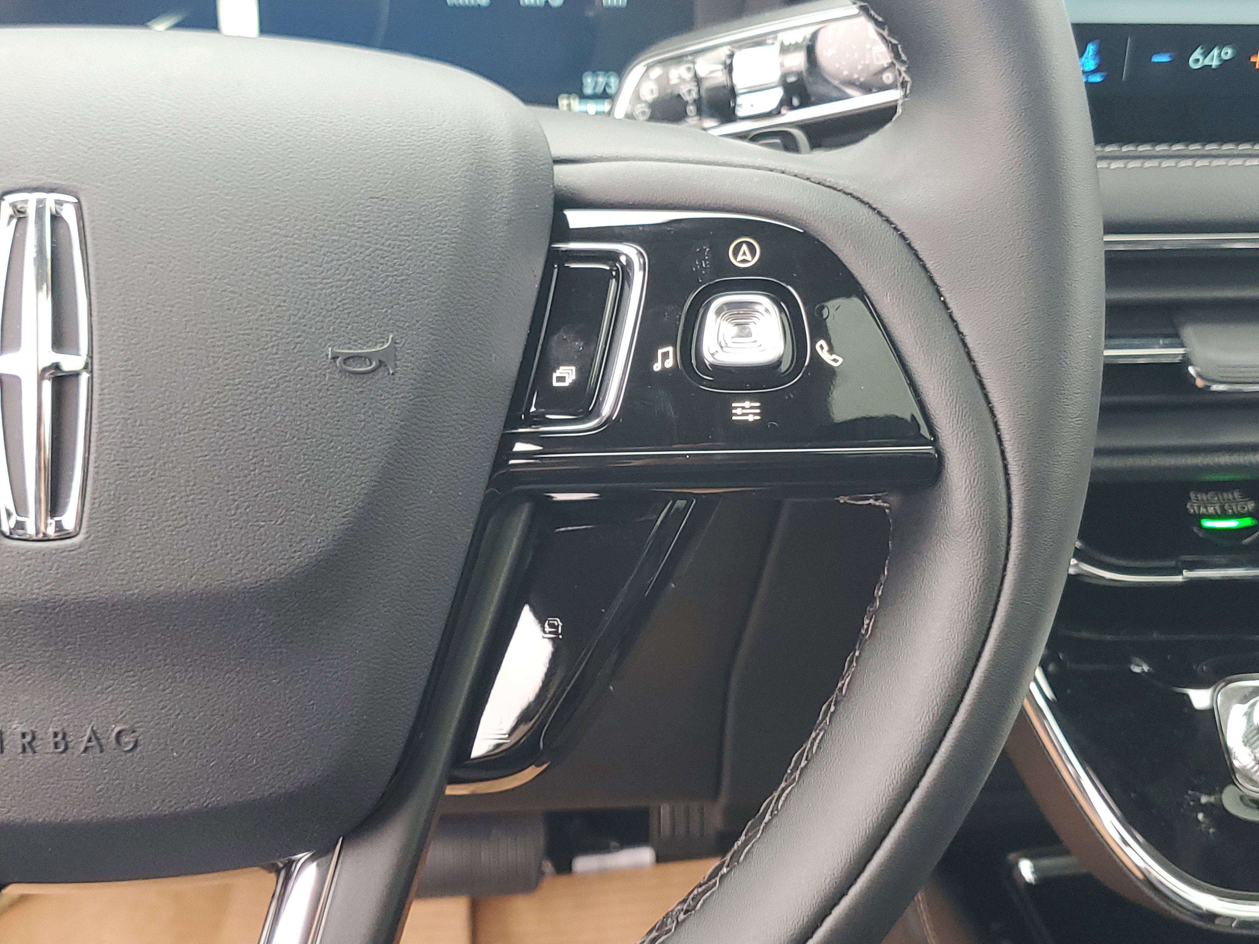 New 2026 Lincoln Corsair Premiere image 17