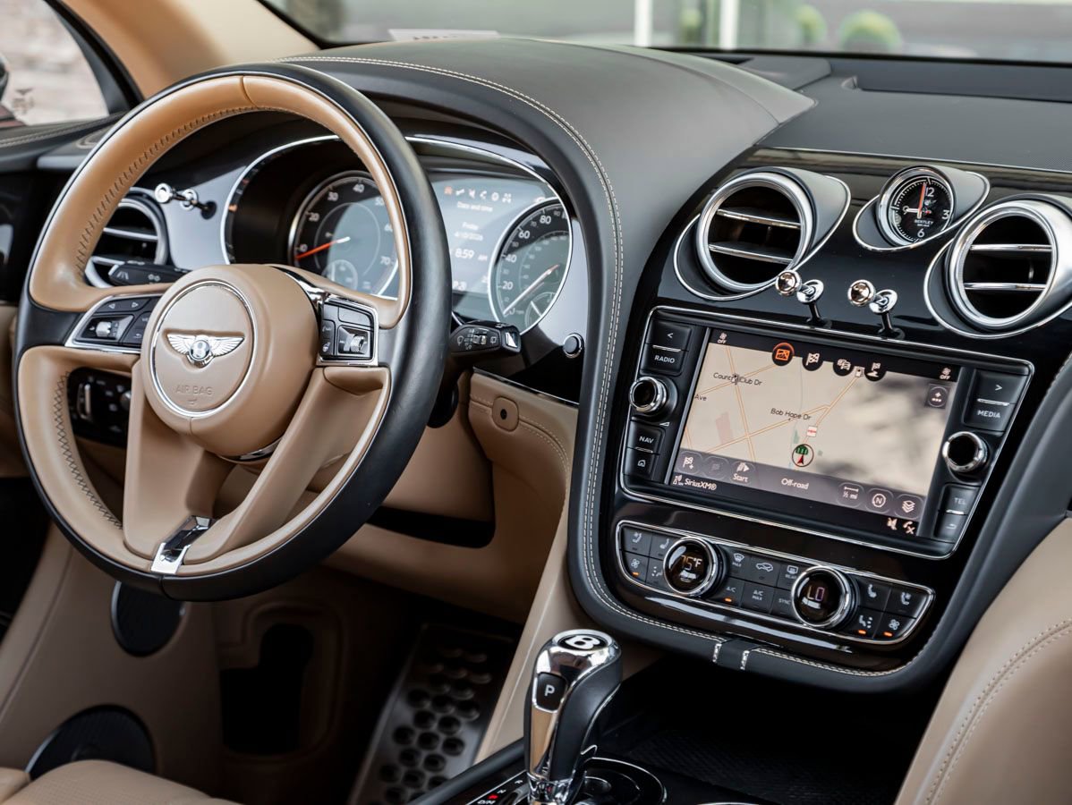 Used 2018 Bentley Bentayga image 34