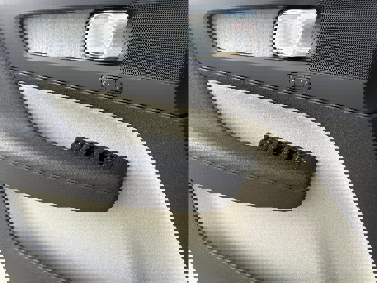 New 2026 Volvo XC40 B5 Plus w/ Protection Package Premier image 15