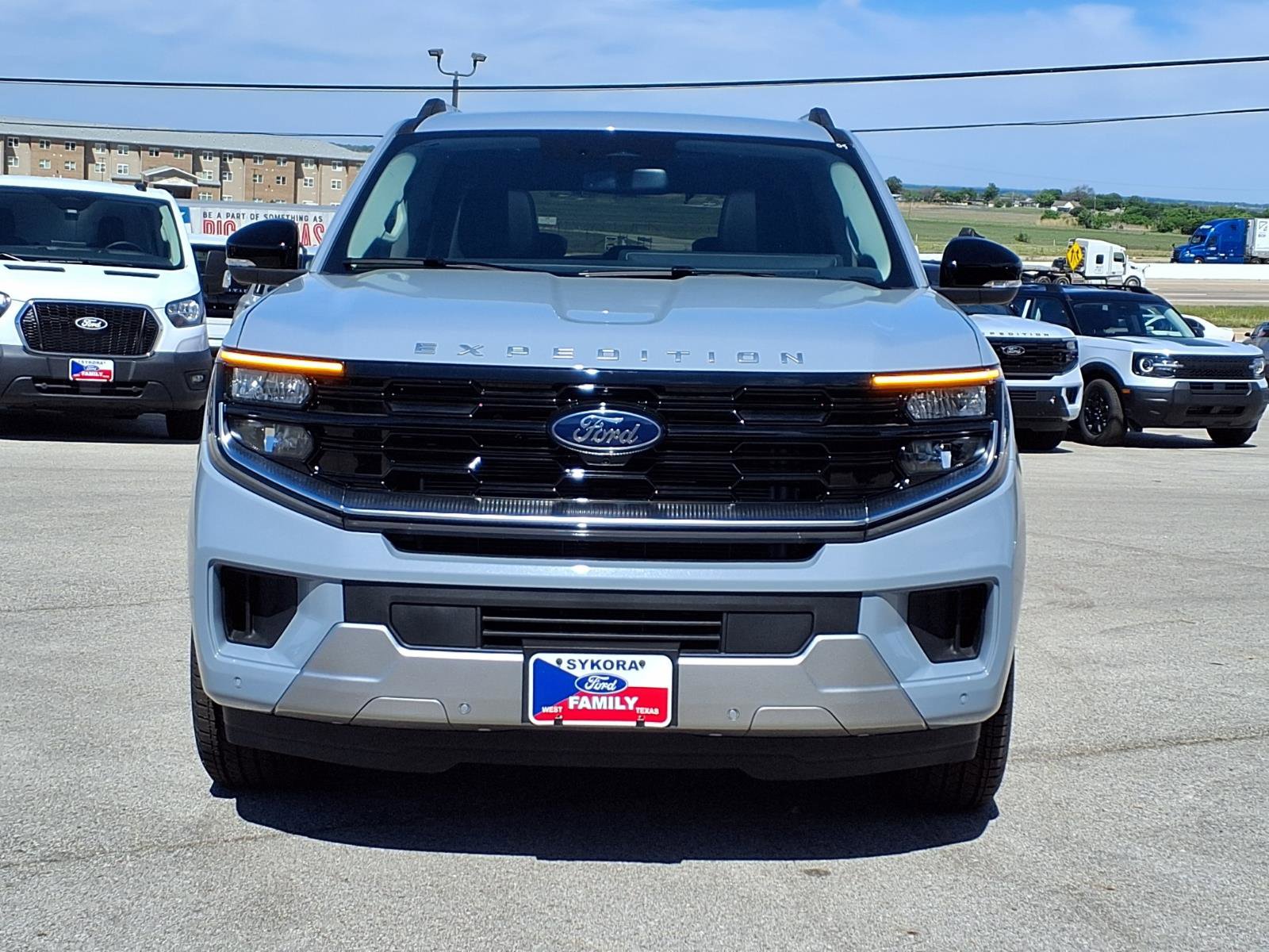 New 2026 Ford Expedition Platinum w/ Driver's Package image 2