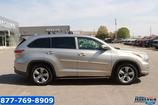 Used 2015 Toyota Highlander Limited w/ Driver Technology Package FWD image 4