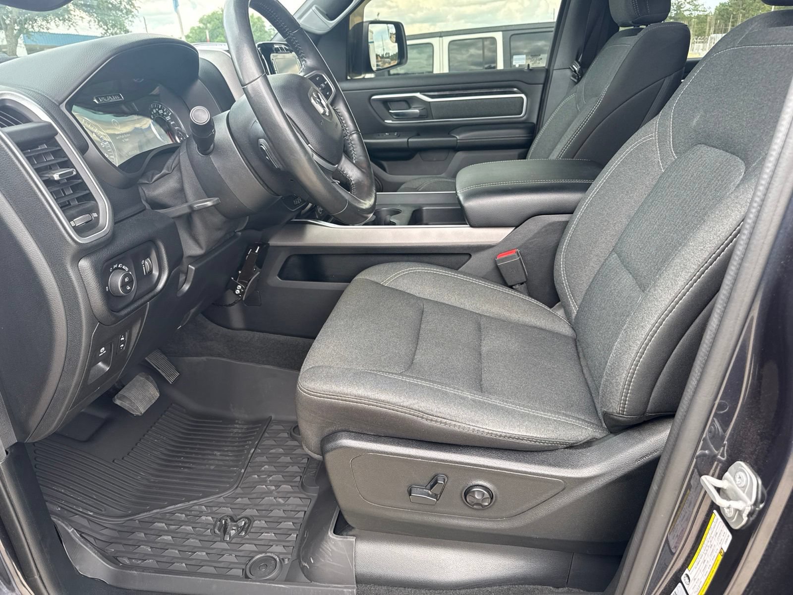 Used 2020 RAM 1500 Big Horn AWD/4WD image 11