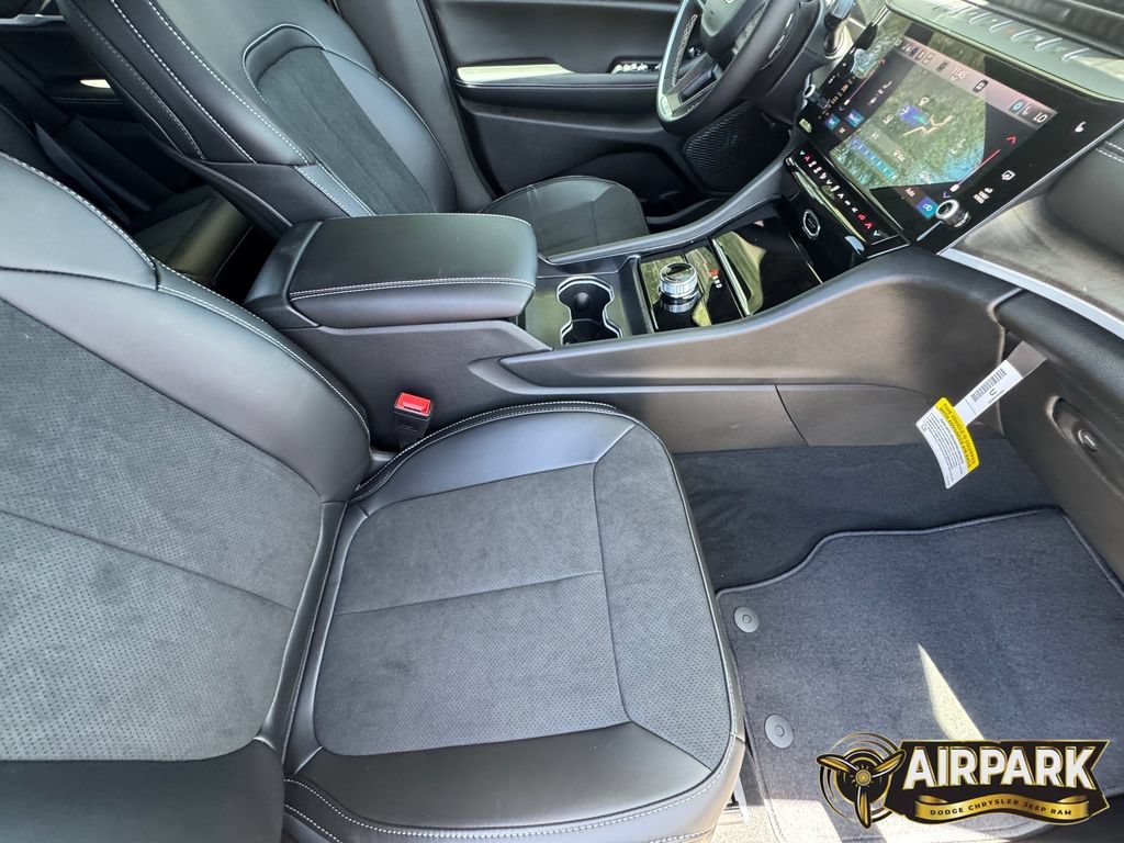 New 2026 Jeep Grand Cherokee Altitude RWD image 12