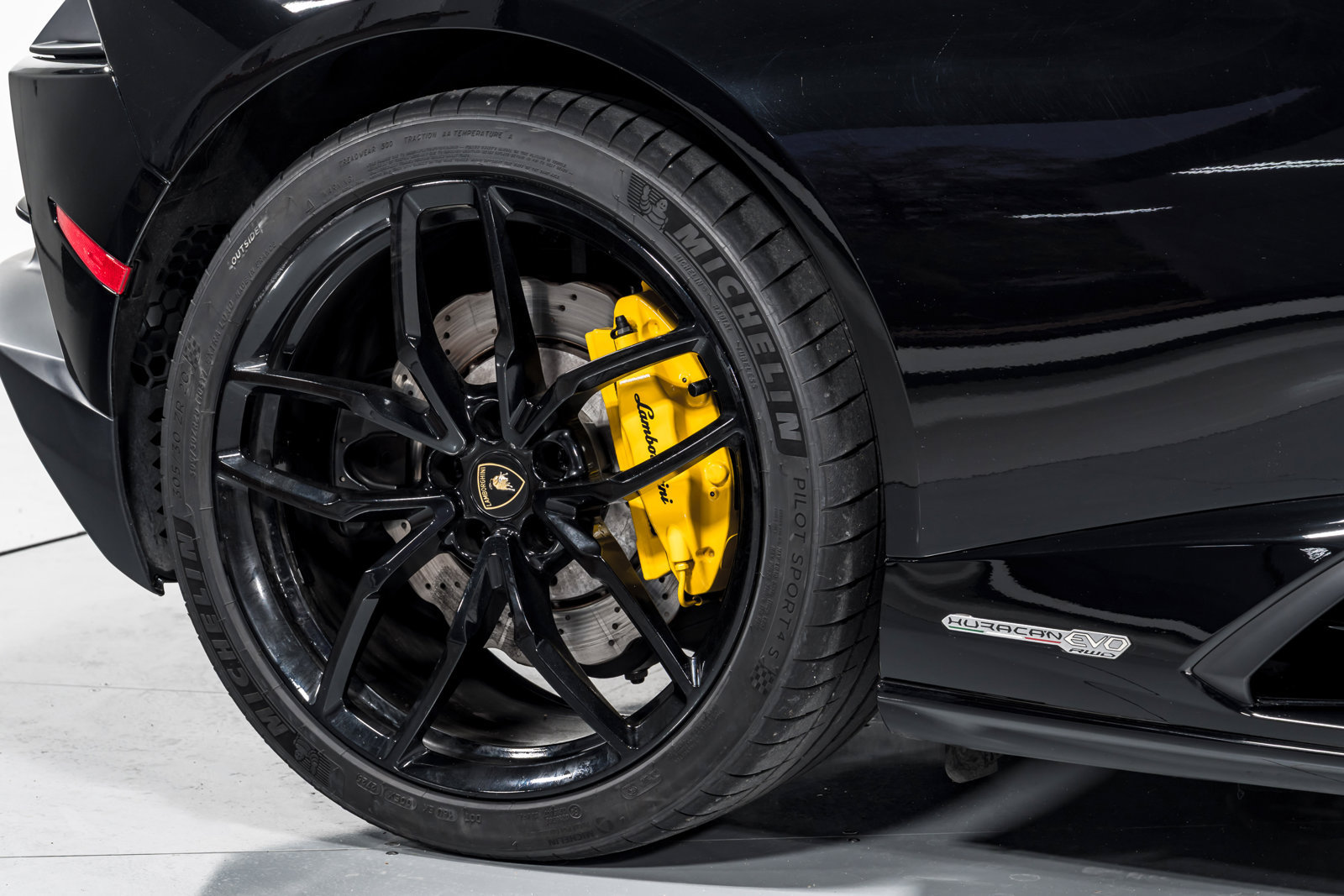 Used 2021 Lamborghini Huracan EVO RWD image 48