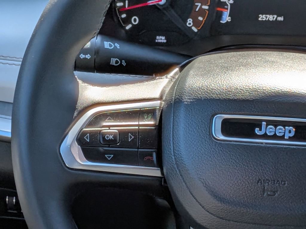 Used 2025 Jeep Compass Limited image 22