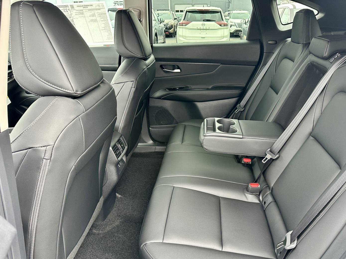 Used 2025 Nissan Murano SV image 33