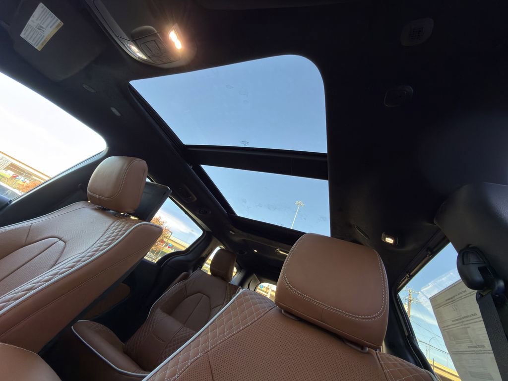New 2026 Chrysler Pacifica Pinnacle image 19