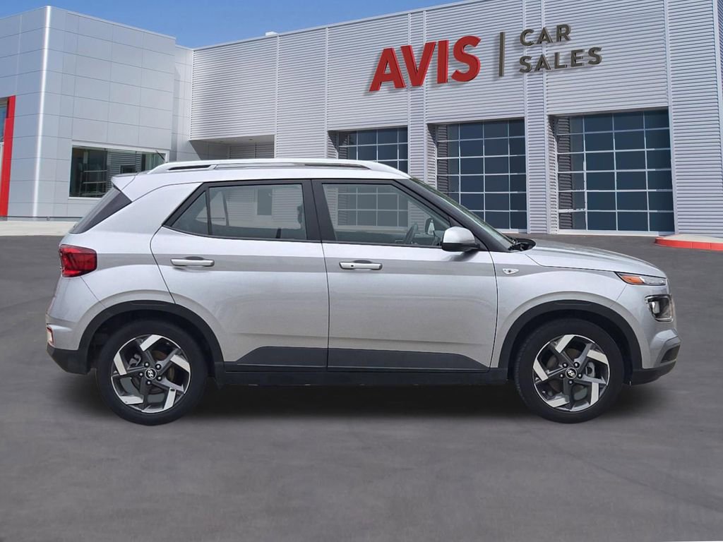 Used 2025 Hyundai Venue SEL FWD image 5