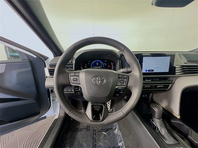 Used 2025 Toyota Camry SE image 13