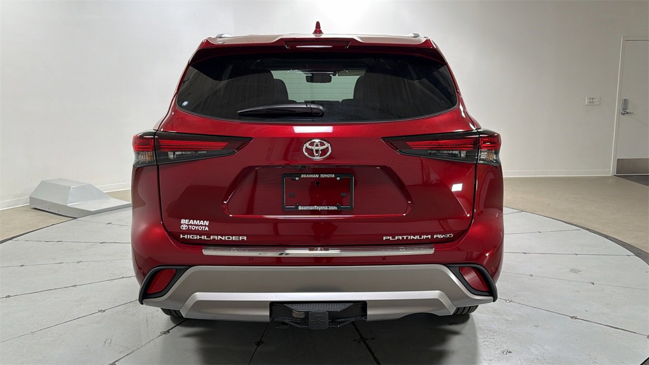 Certified 2025 Toyota Highlander Platinum image 4