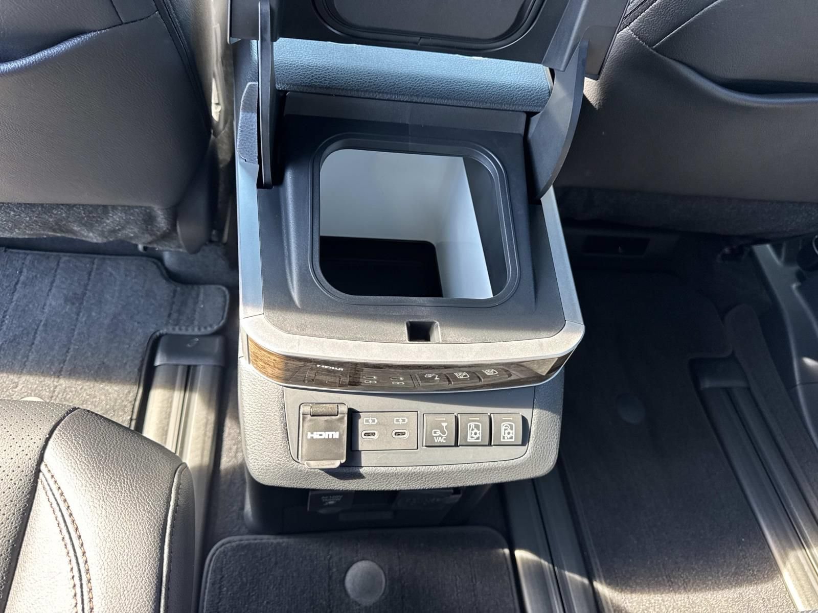 New 2026 Toyota Sienna Platinum AWD/4WD image 11