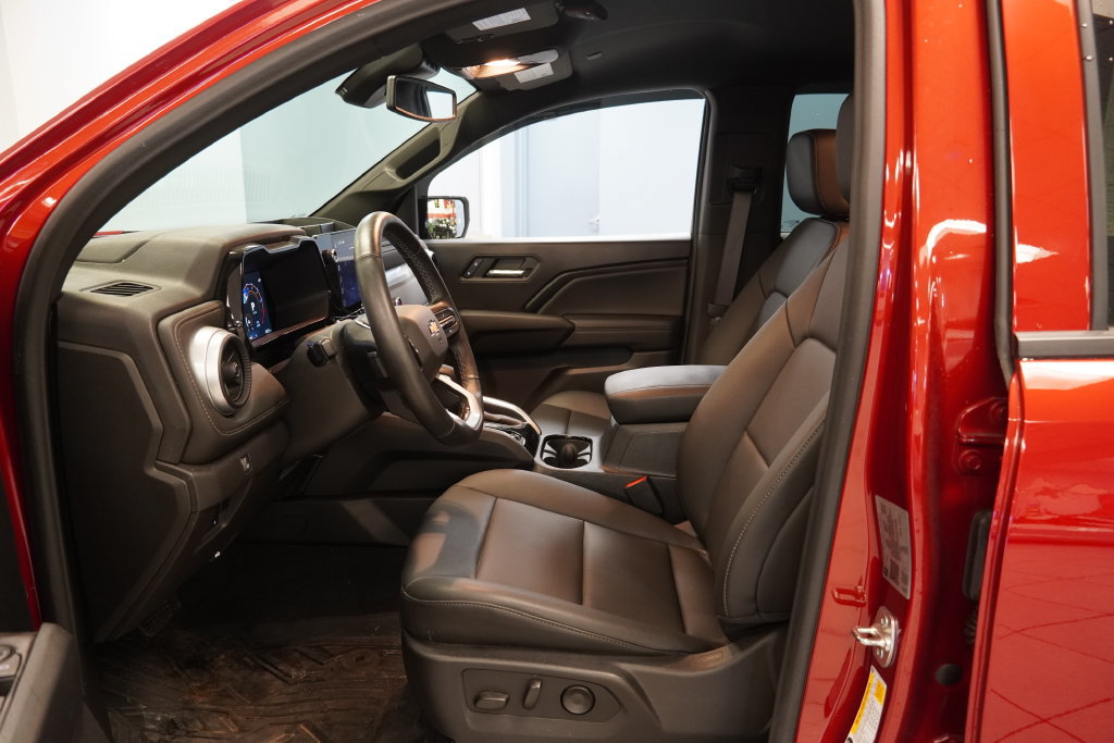 Used 2025 Chevrolet Colorado LT w/ LT Convenience Package AWD/4WD image 5