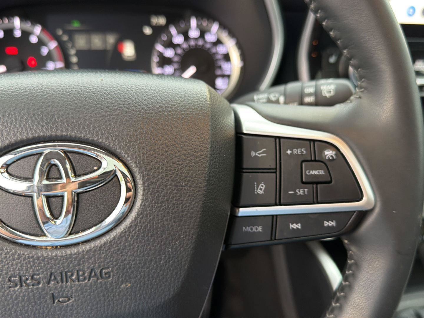Certified 2025 Toyota Highlander XLE FWD image 23