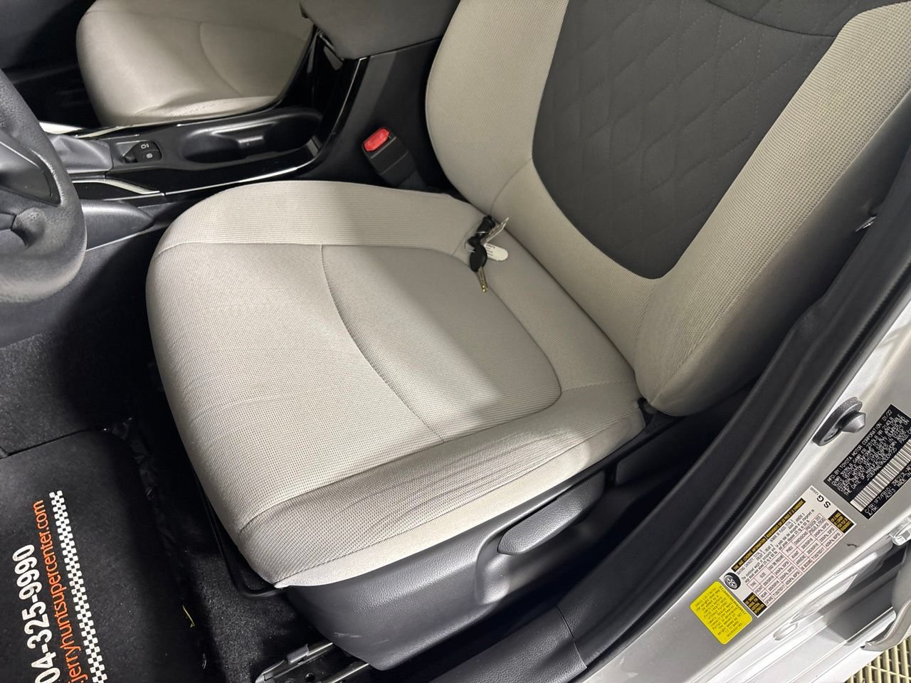Used 2022 Toyota Corolla LE FWD image 12