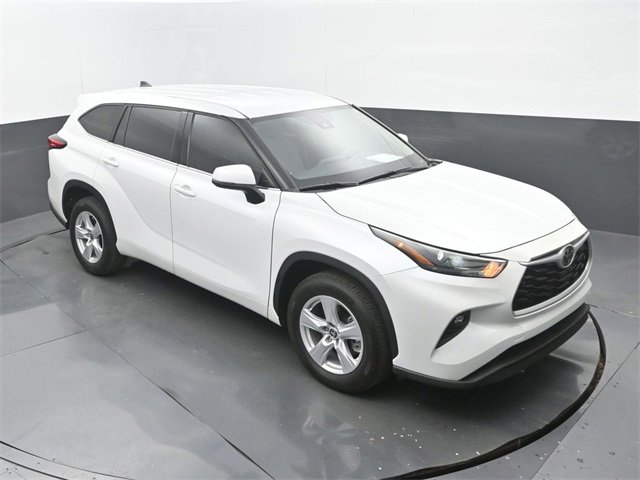 Used 2022 Toyota Highlander LE image 30