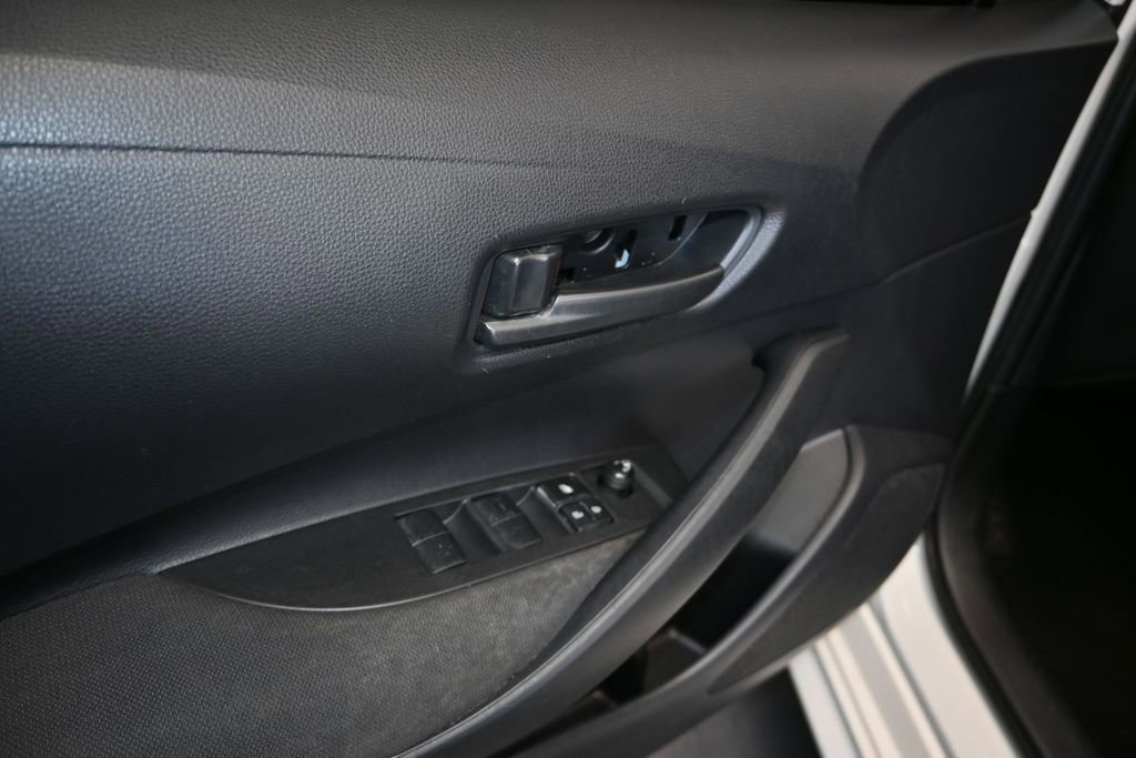 Used 2022 Toyota Corolla LE FWD image 11