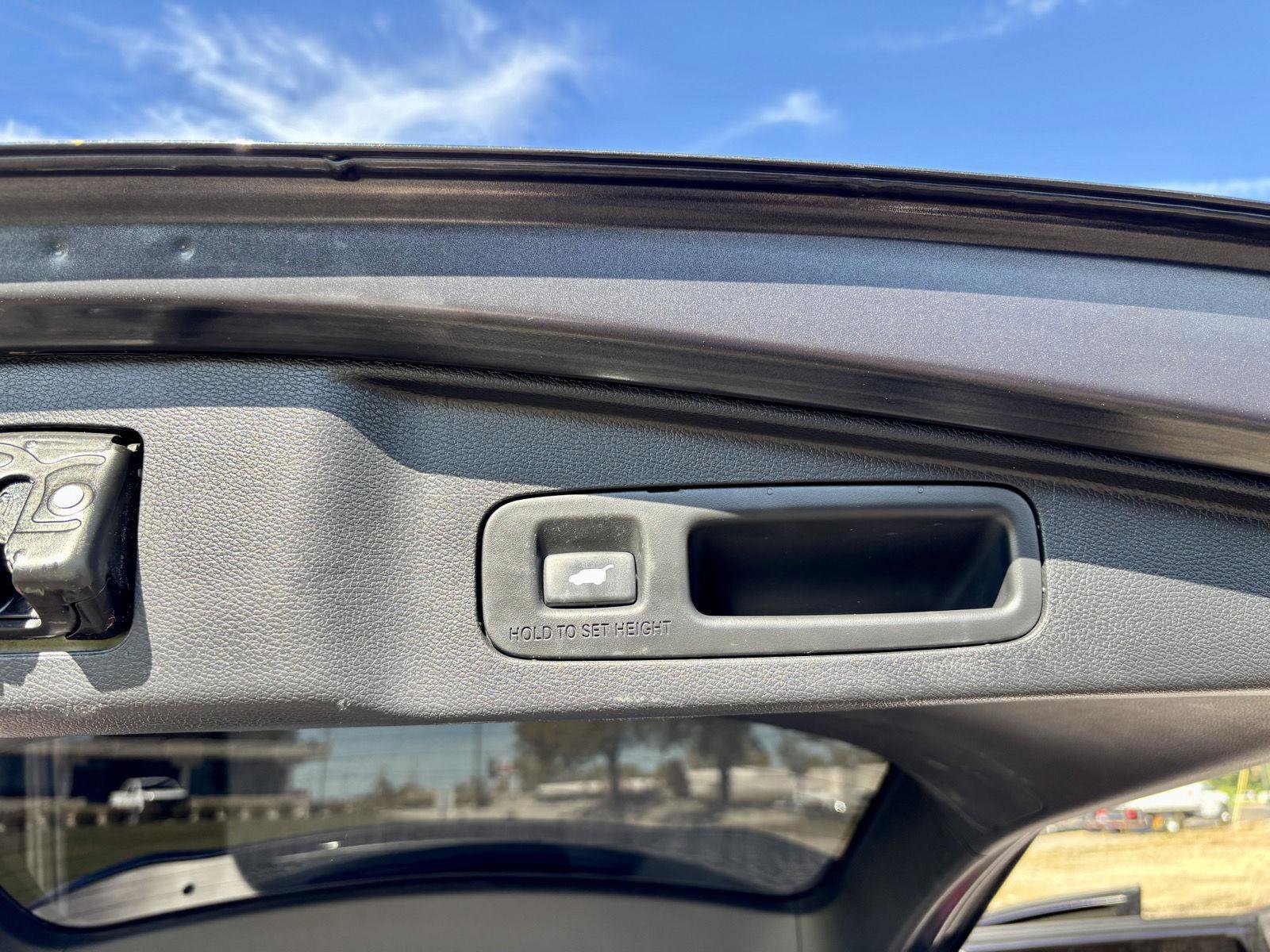 Used 2019 Honda CR-V Touring image 18