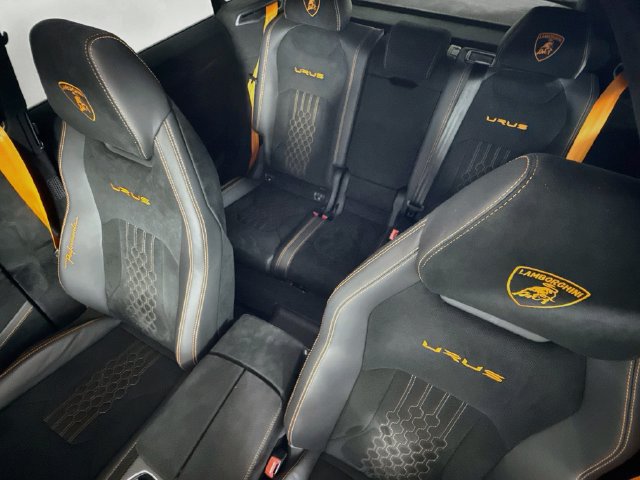 Used 2023 Lamborghini Urus Performante AWD/4WD image 14