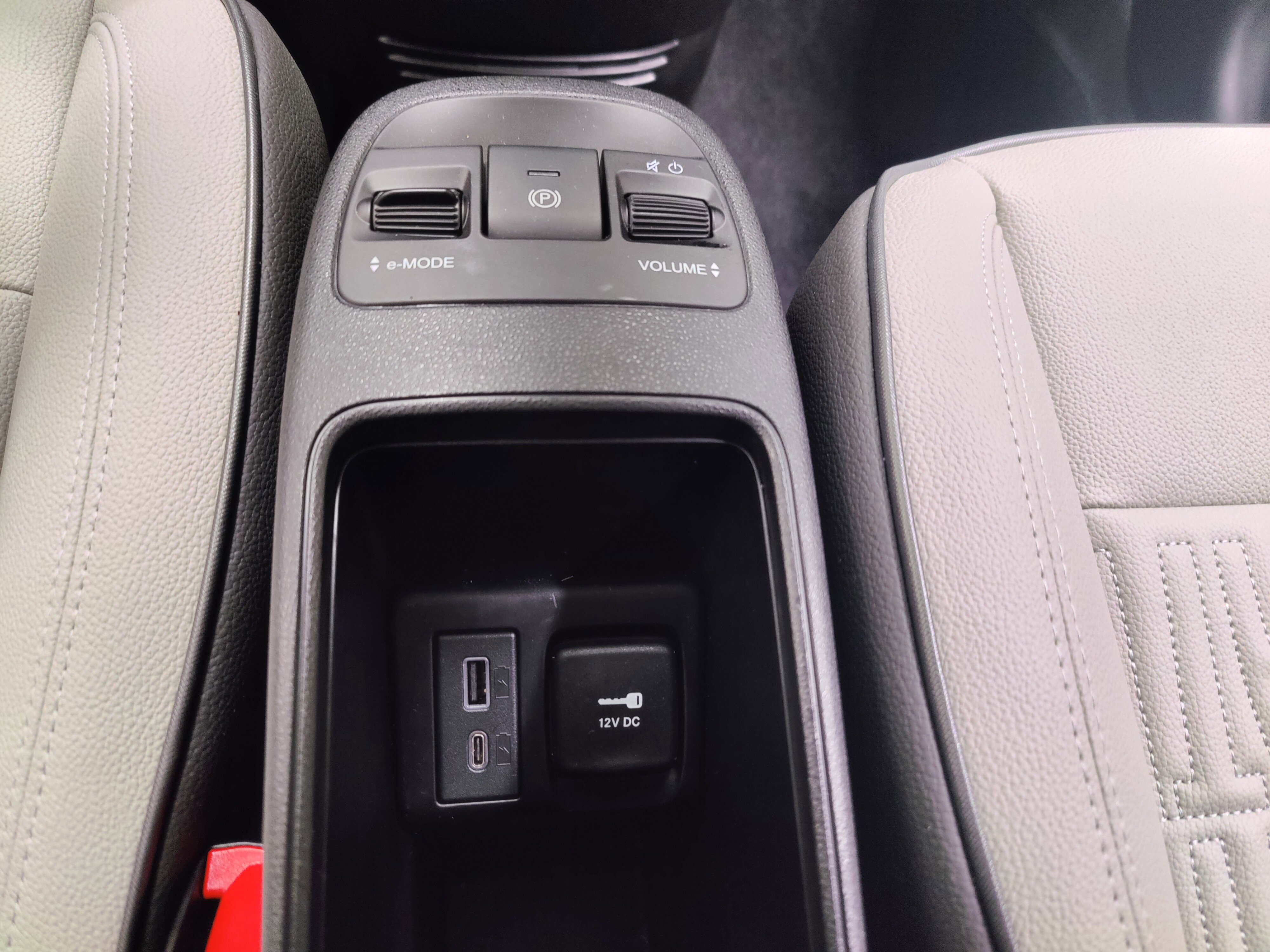 New 2025 FIAT 500 e w/ Quick Order Package 21B Icona image 19