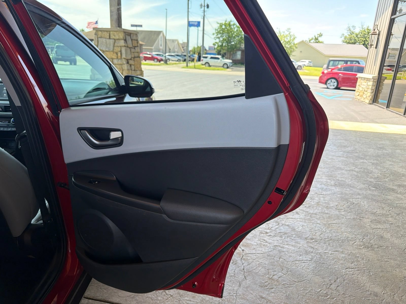 Used 2021 Hyundai Kona Limited FWD image 4
