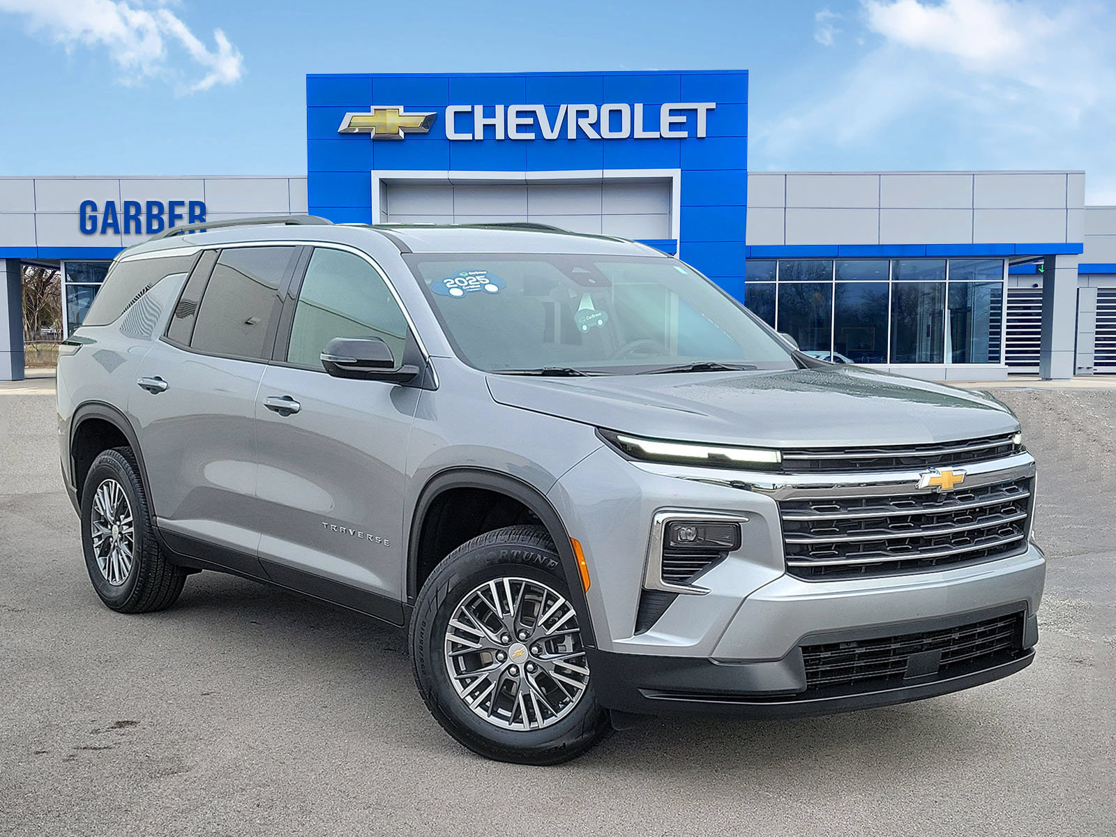 Certified 2025 Chevrolet Traverse LT AWD/4WD image 1