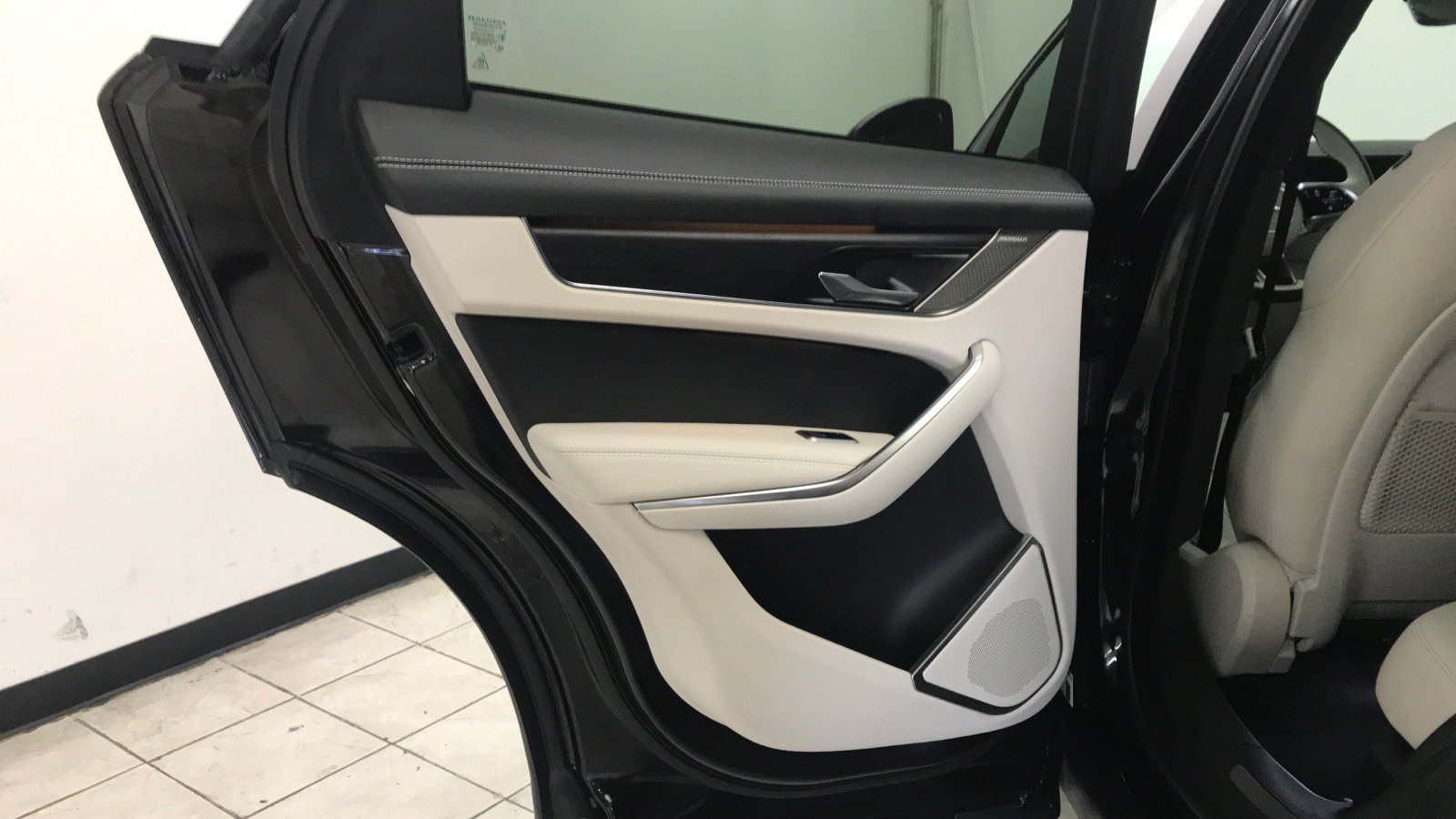 Used 2024 Jaguar F-PACE R-Dynamic S AWD/4WD image 10