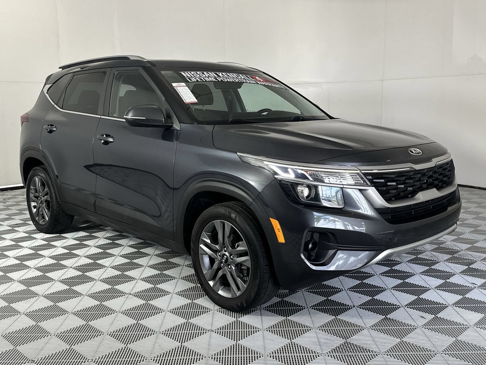 Used 2021 Kia Seltos S FWD image 2