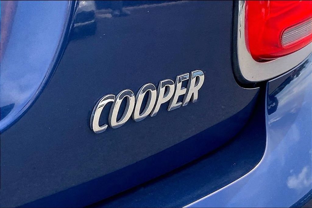Used 2017 MINI Cooper 4-Door Hardtop FWD image 8