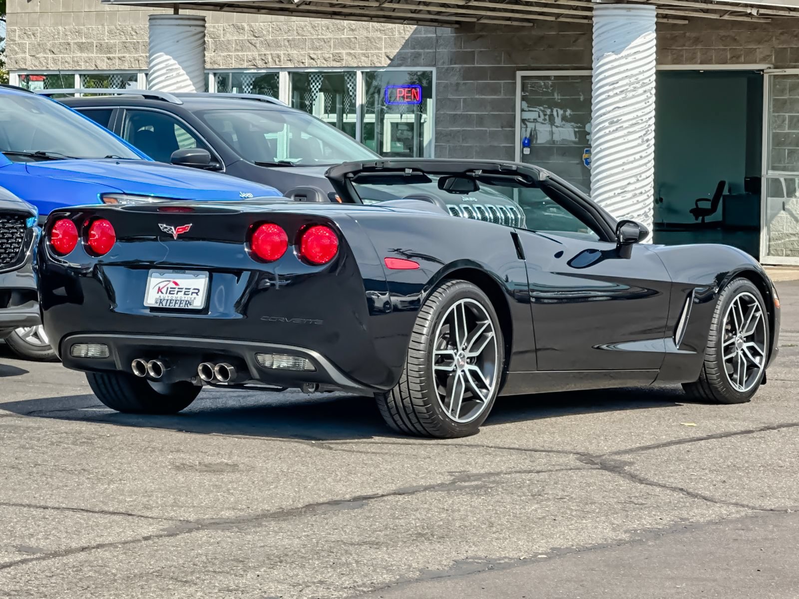 Used 2005 Chevrolet Corvette Convertible w/ Preferred Equipment Group RWD image 3
