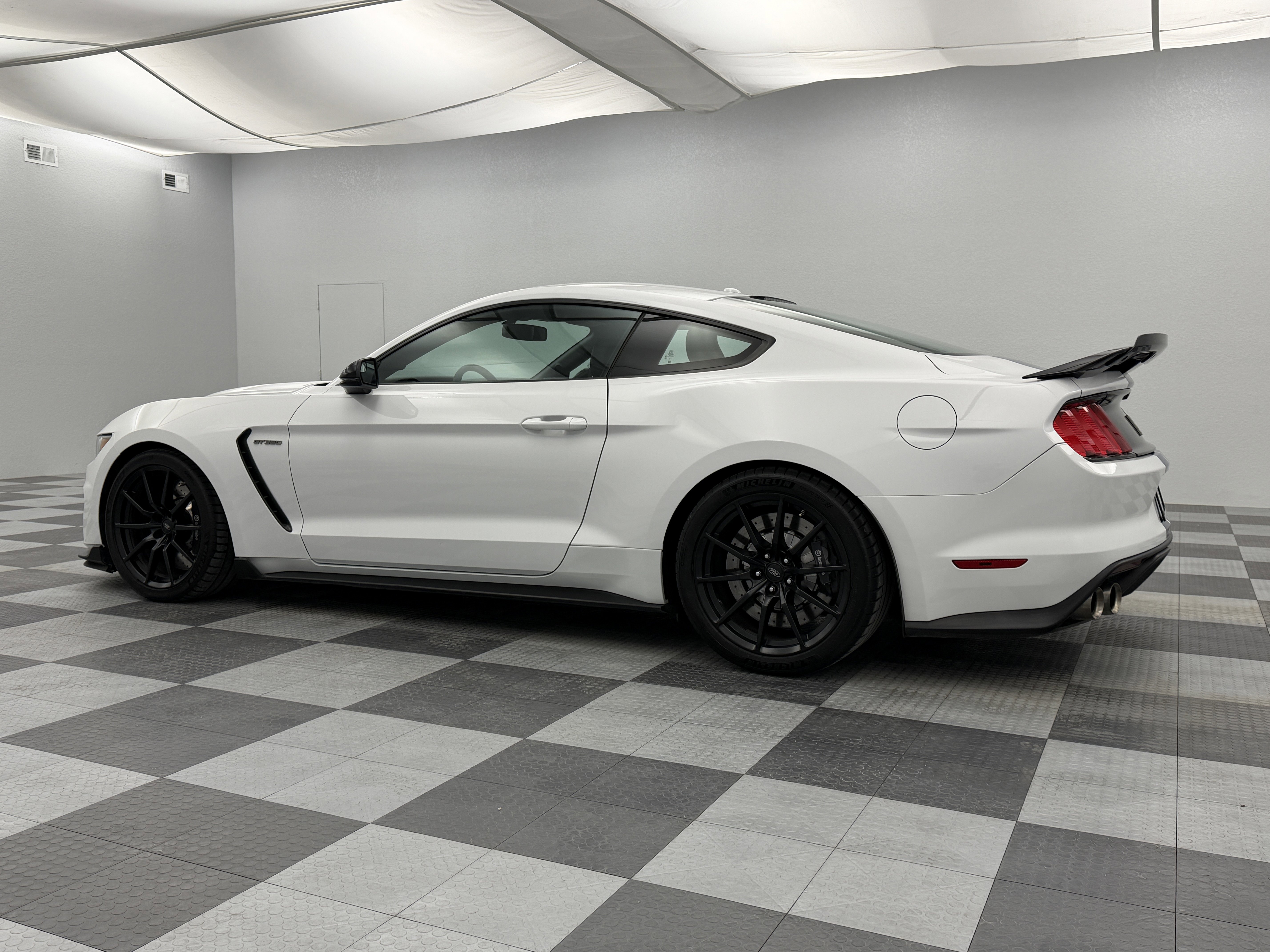 Used 2017 Ford Mustang Shelby GT350 image 11