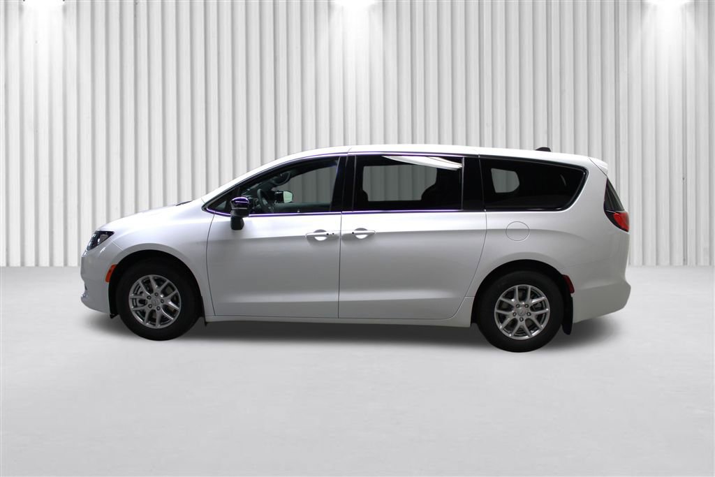 New 2026 Chrysler Voyager LX image 7