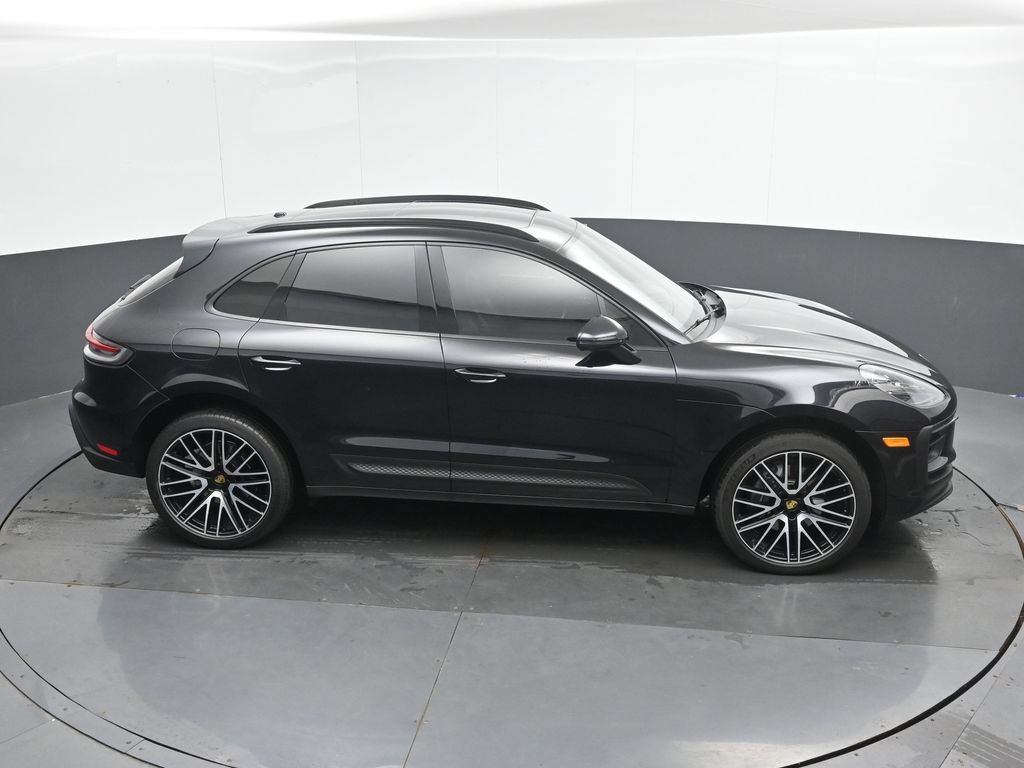 Used 2022 Porsche Macan AWD/4WD image 32