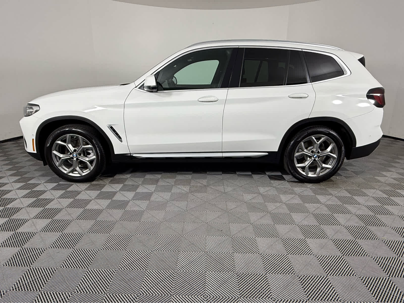 Used 2023 BMW X3 xDrive30i image 5