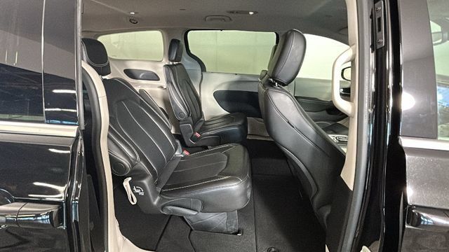 Used 2024 Chrysler Pacifica Touring-L FWD image 29