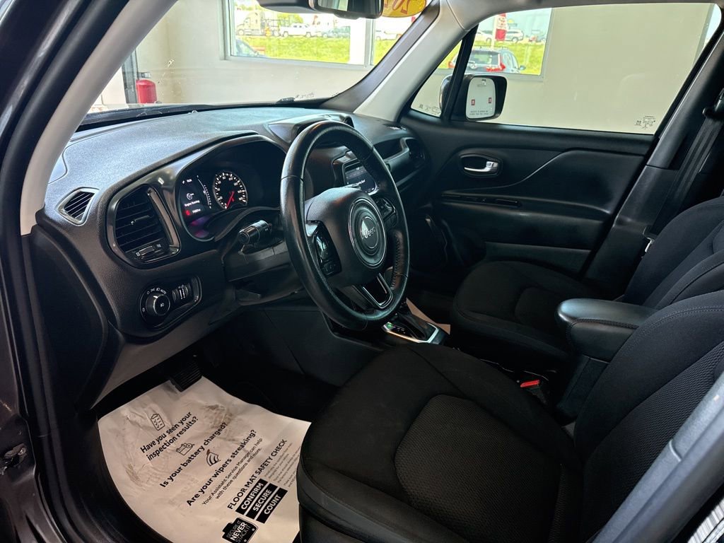 Used 2020 Jeep Renegade Altitude FWD image 14