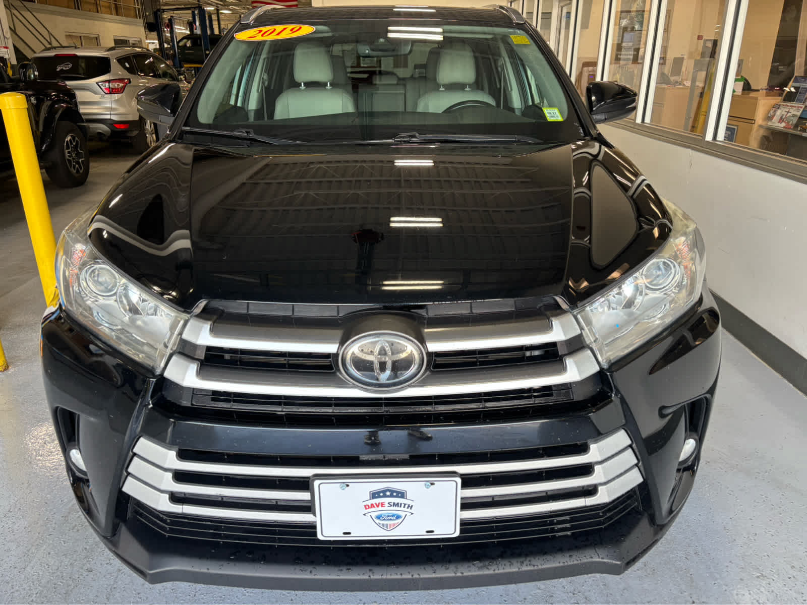 Used 2019 Toyota Highlander XLE AWD/4WD image 3
