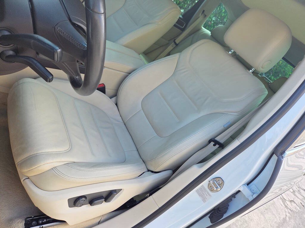 Used 2014 Volkswagen Touareg TDI AWD/4WD image 19