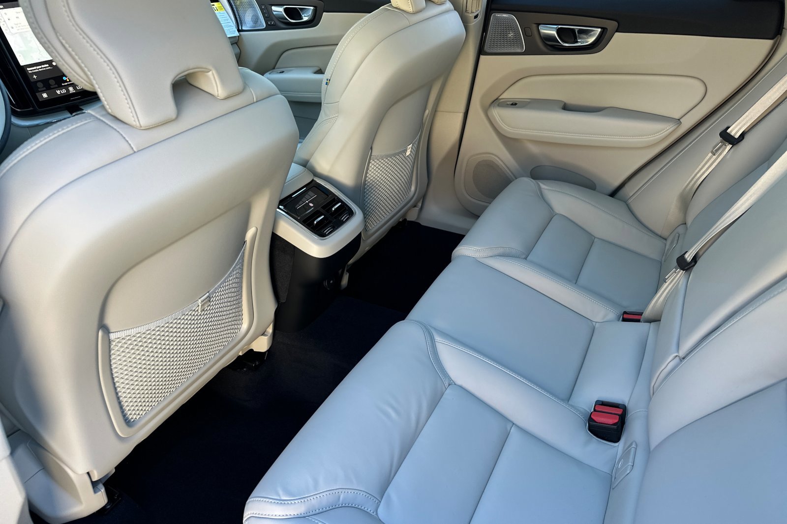 New 2026 Volvo XC60 B5 Ultra image 10