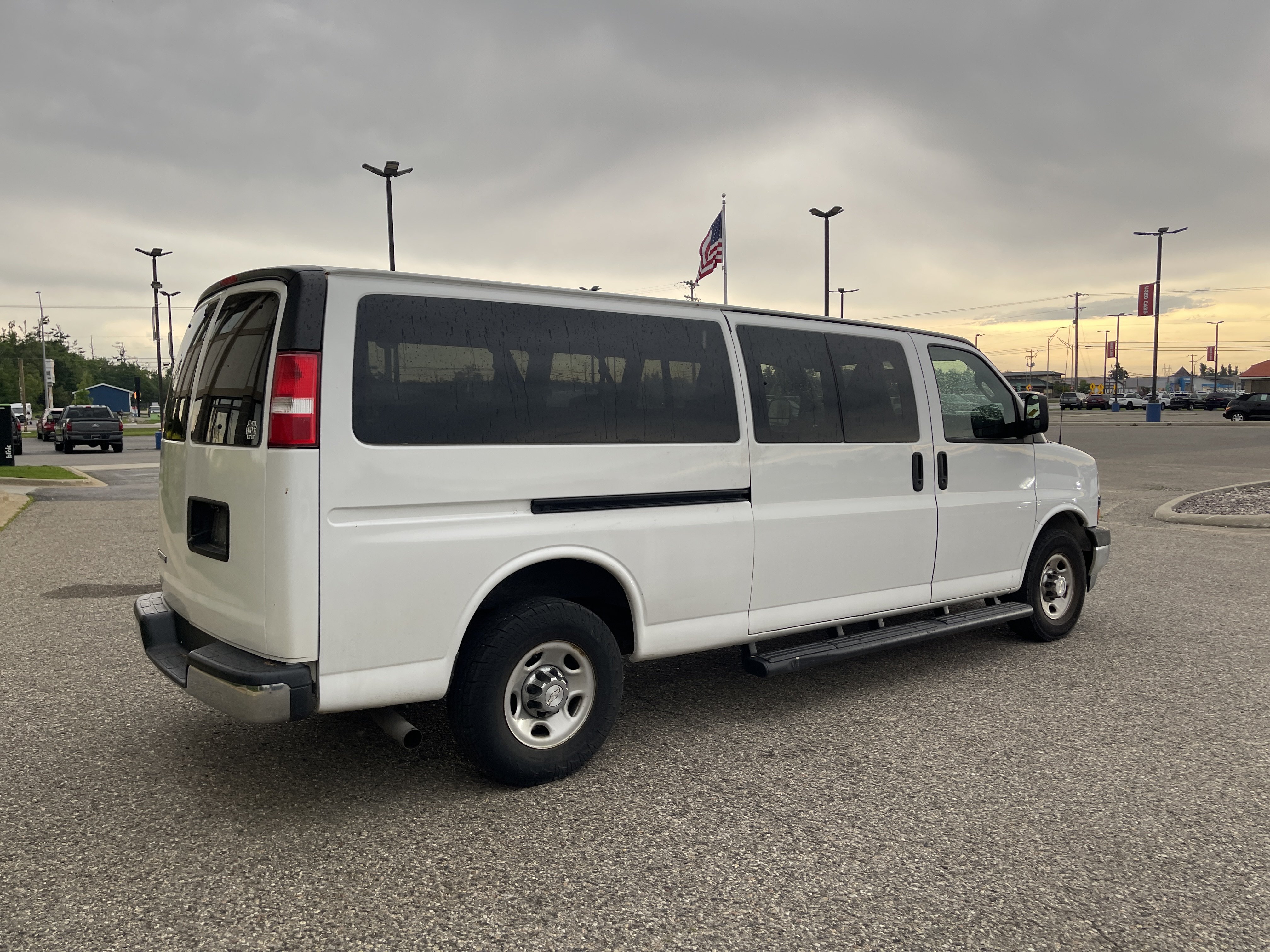 Used 2019 Chevrolet Express 3500 LT w/ LT Preferred Equipment Group RWD image 4