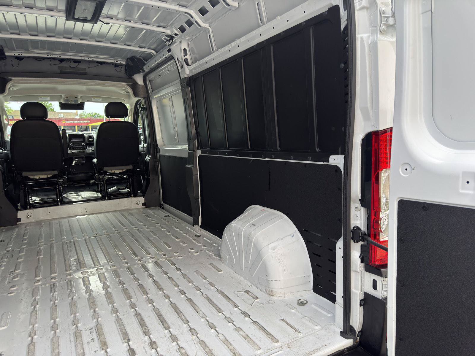 Used 2026 RAM ProMaster 2500 w/ Convenience Group FWD image 9