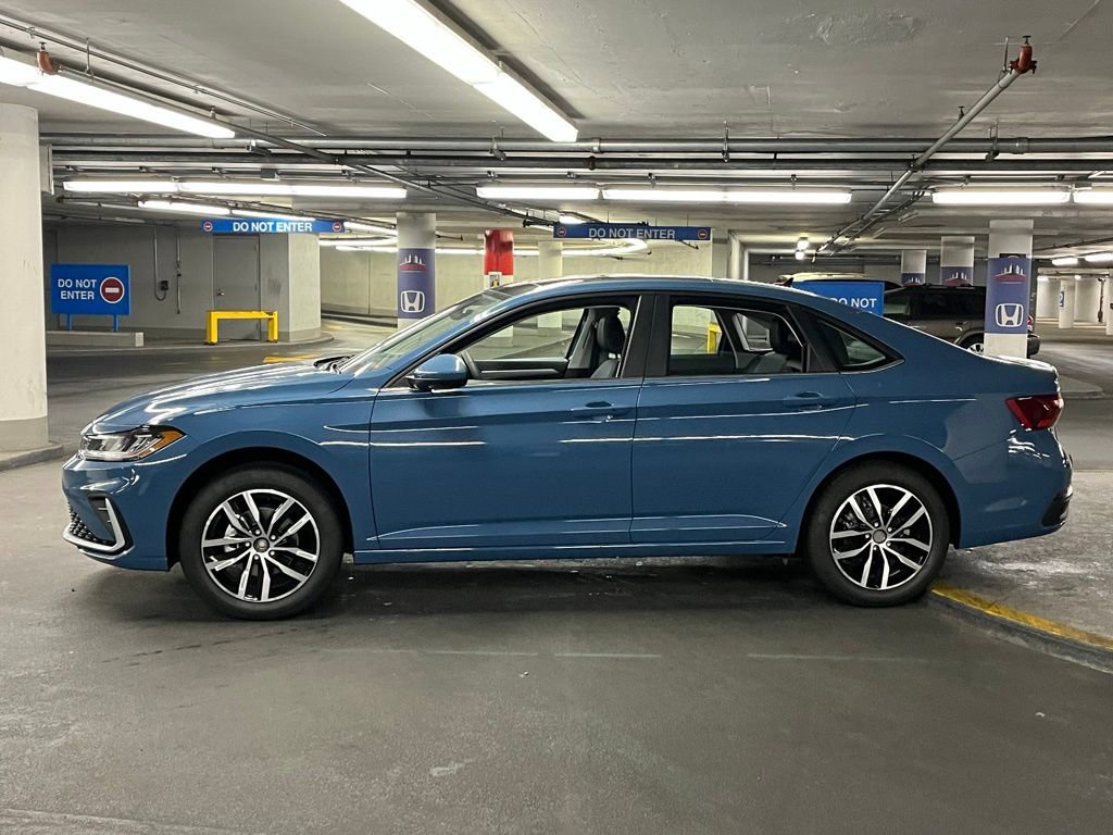 New 2026 Volkswagen Jetta SE FWD image 32