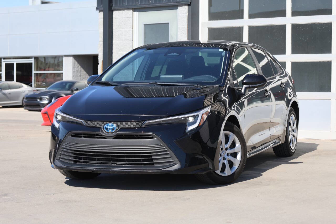 Used 2024 Toyota Corolla LE FWD image 3