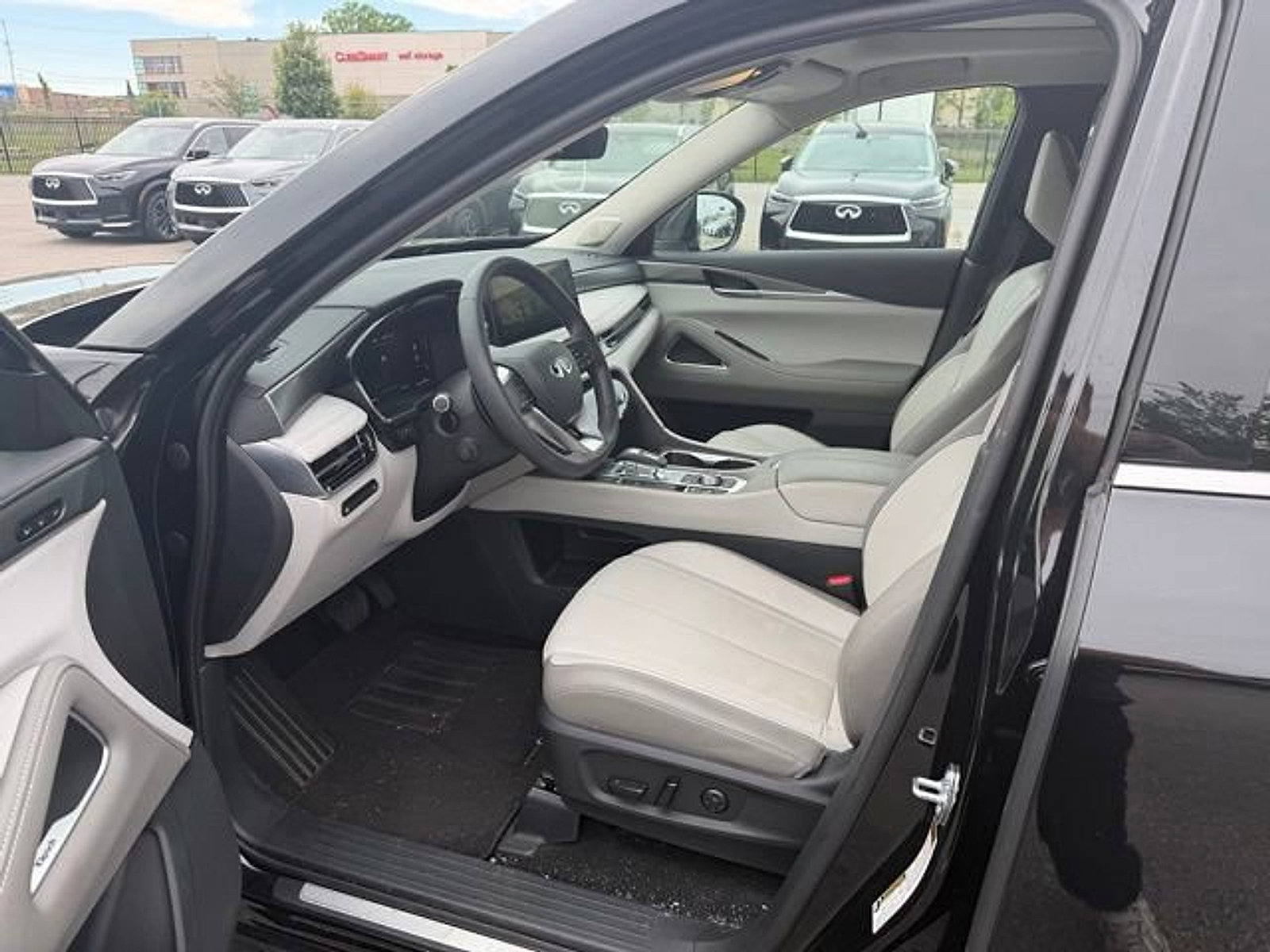 Certified 2026 INFINITI QX60 Luxe w/ Cargo Package AWD/4WD image 8