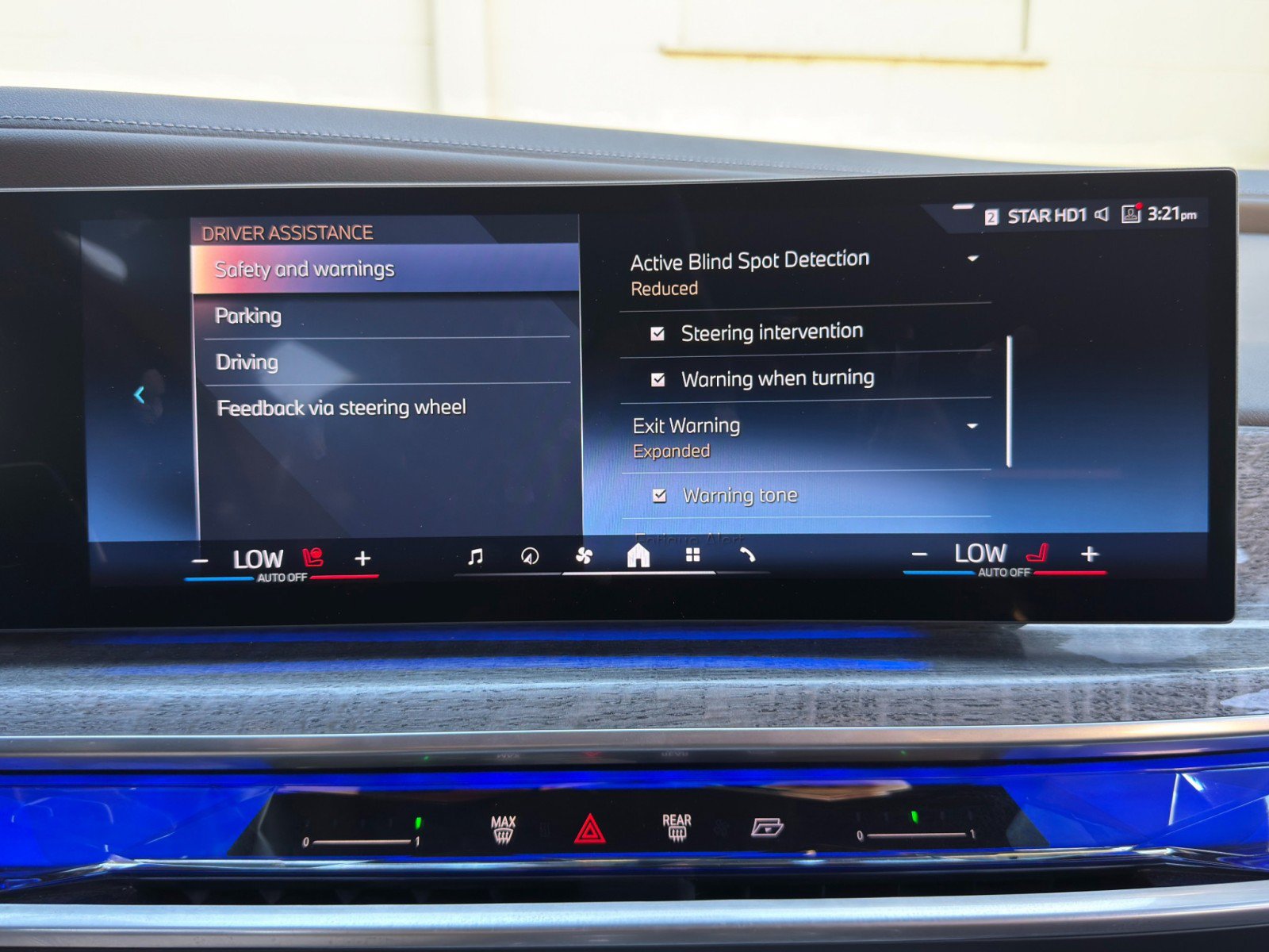 Used 2024 BMW 740i w/ Premium Package 2 RWD image 34