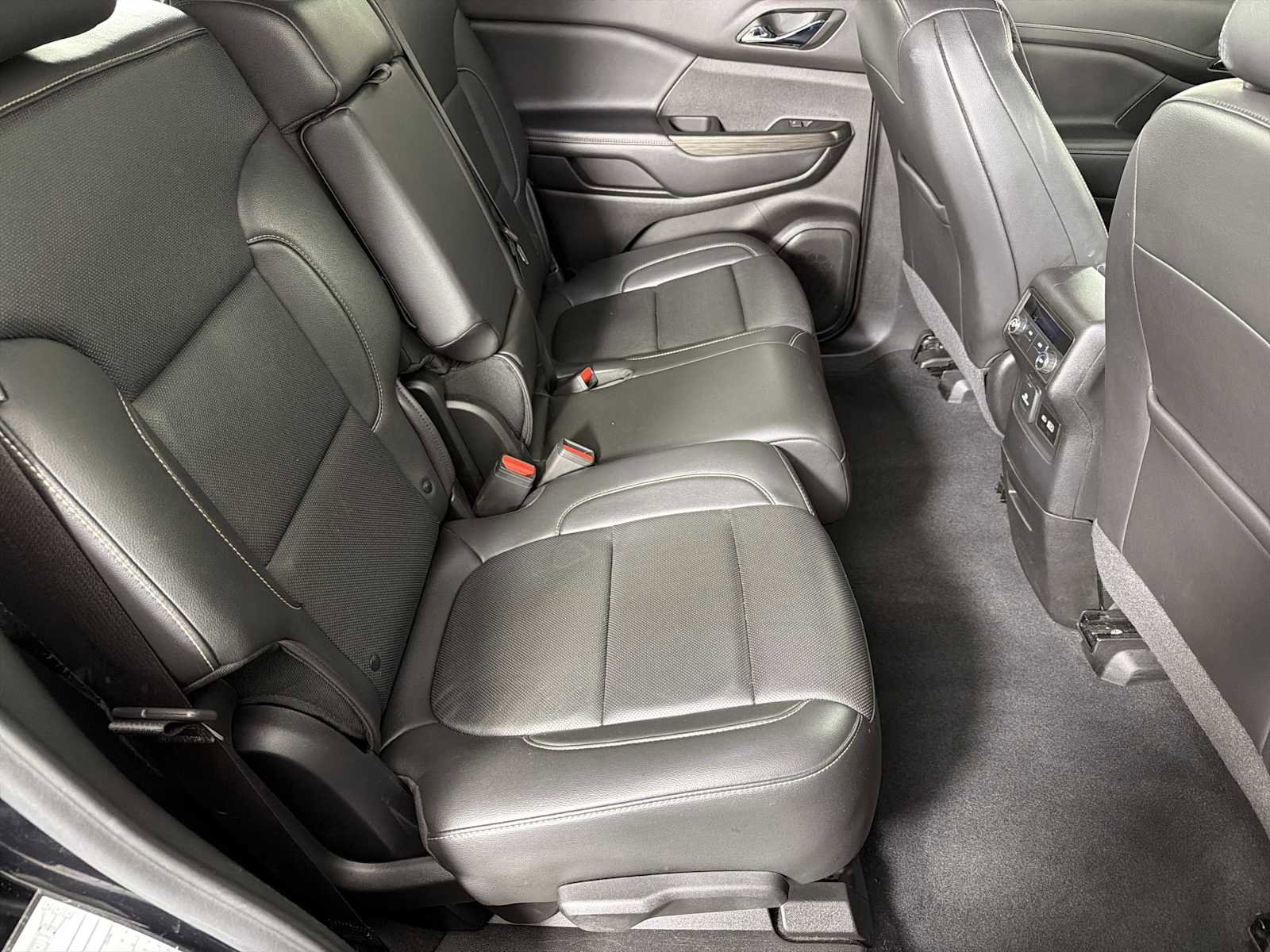 Used 2023 GMC Acadia SLT image 13