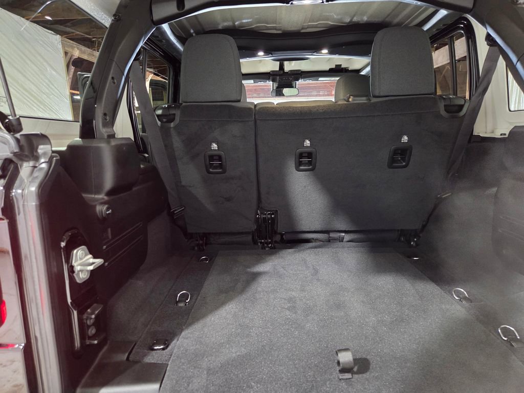 Used 2024 Jeep Wrangler Sahara image 22