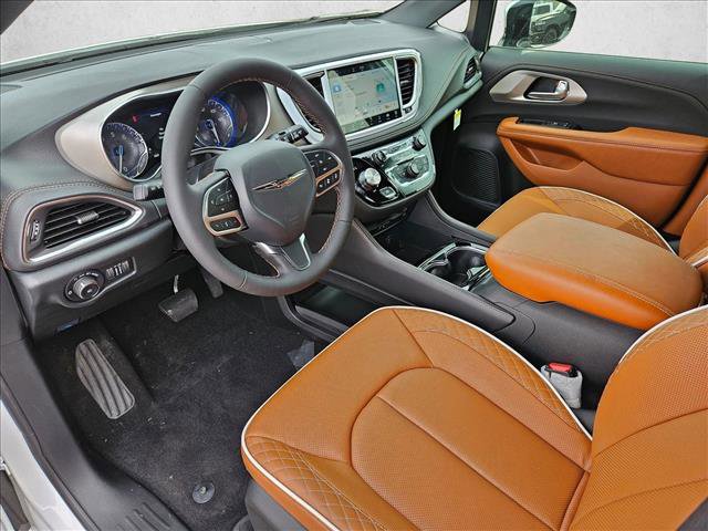 New 2026 Chrysler Pacifica Pinnacle image 3