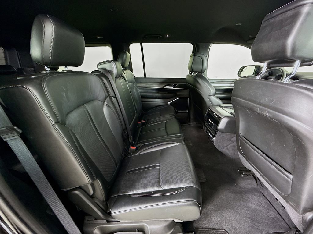 Used 2023 Jeep Wagoneer Series III w/ Preferred Equipment Group image 31