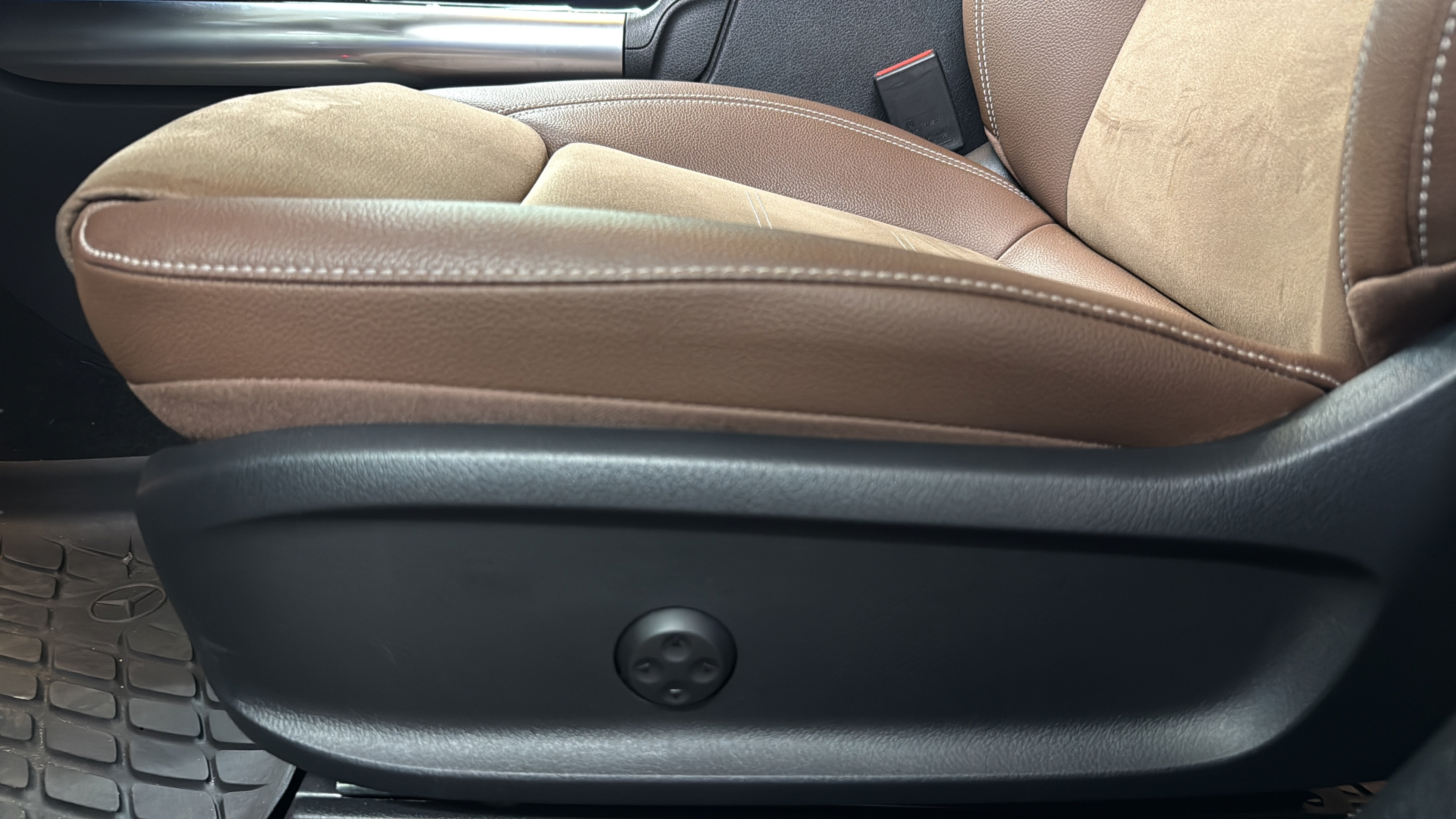 Certified 2025 Mercedes-Benz GLA 250 image 12