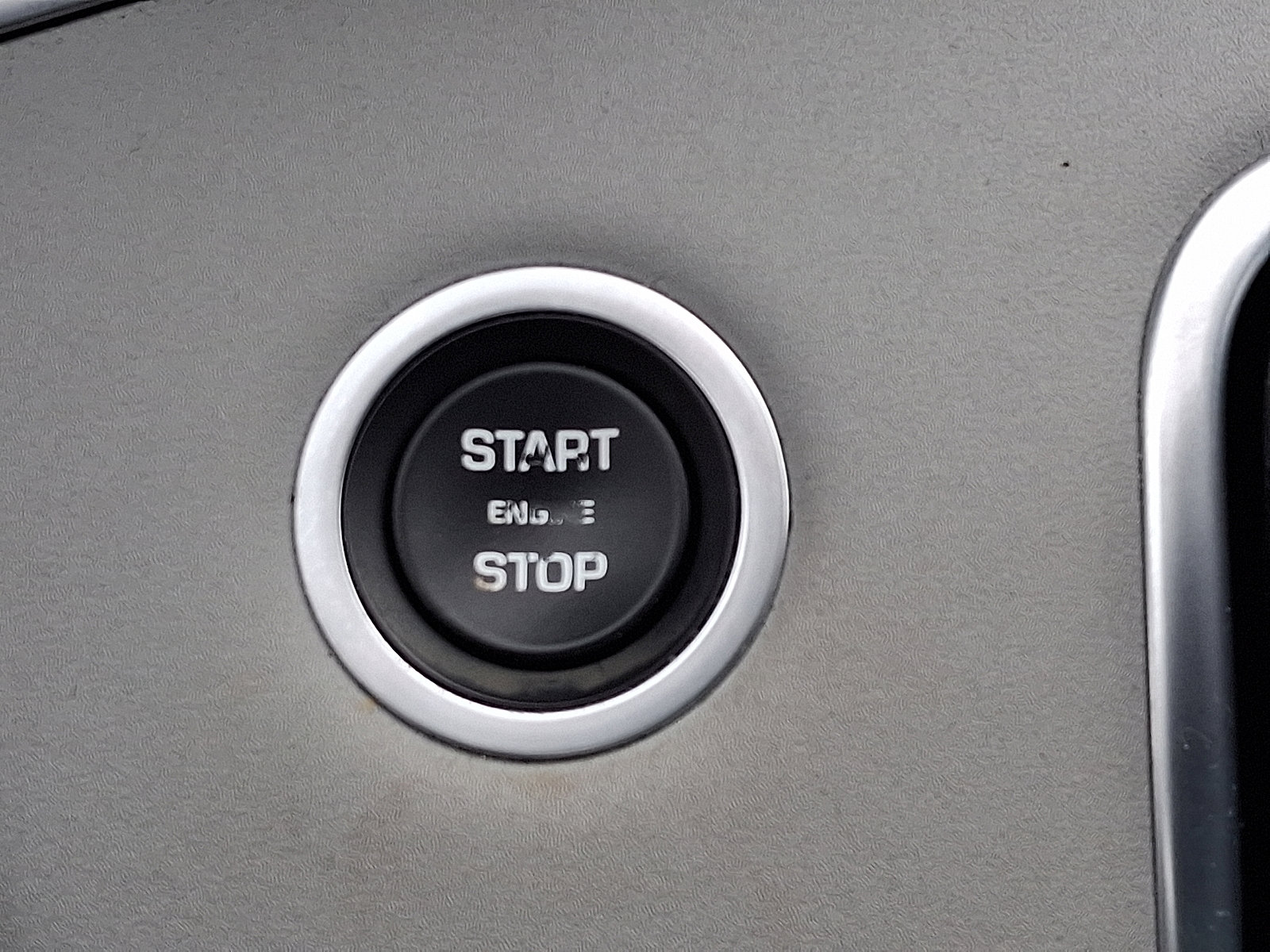 Used 2020 Land Rover Range Rover Evoque SE image 25